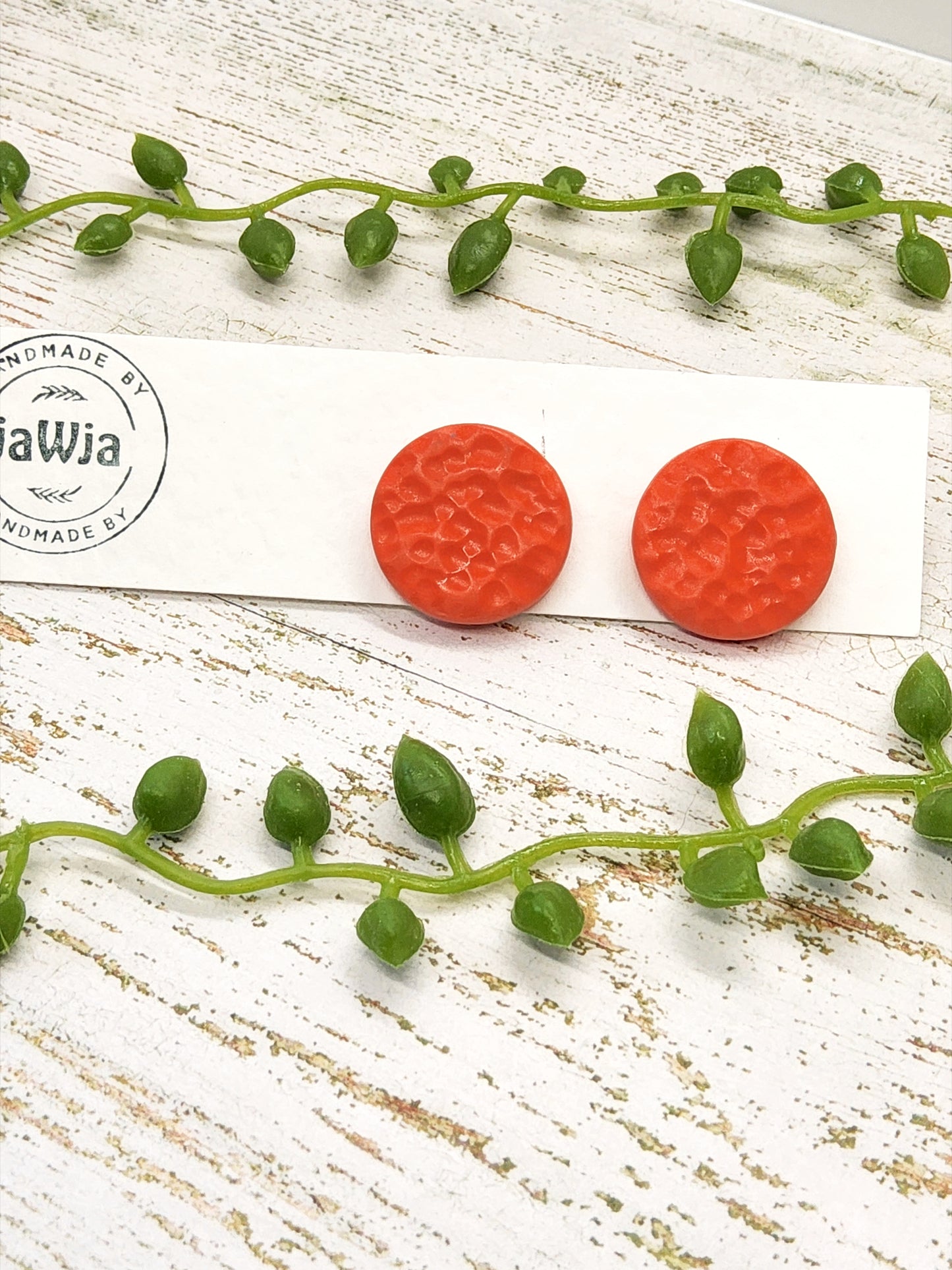 CORAL HAMMERED POLYMER CLAY STUD EARRINGS