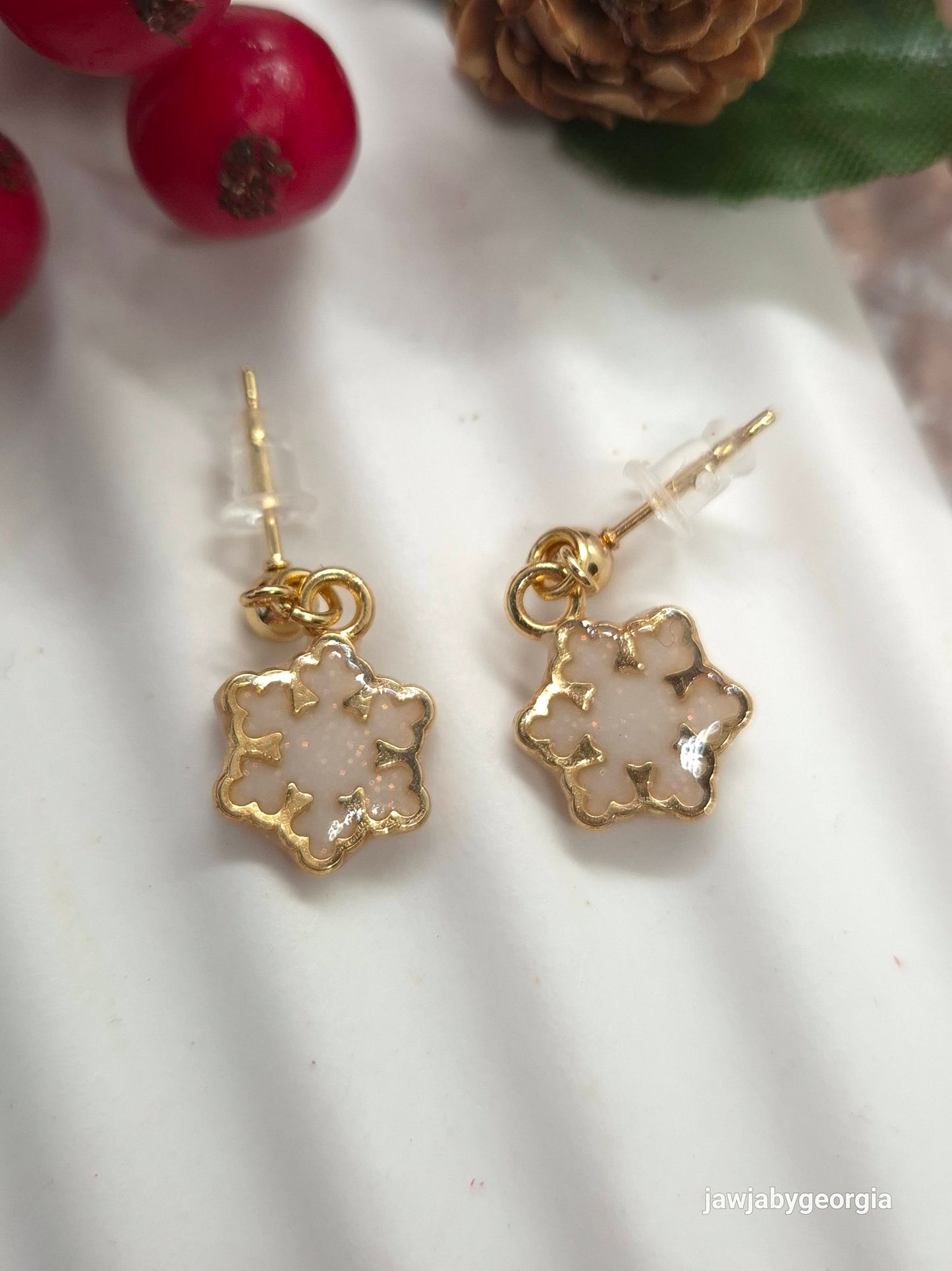 WHITE SNOWFLAKE POLYMER CLAY EARRINGS