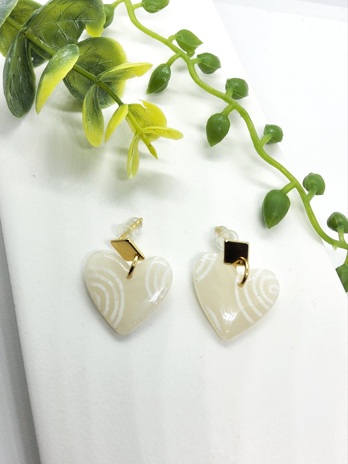 IVORY AND WHITE CIRCLES POLYMER CLAY EARRINGS