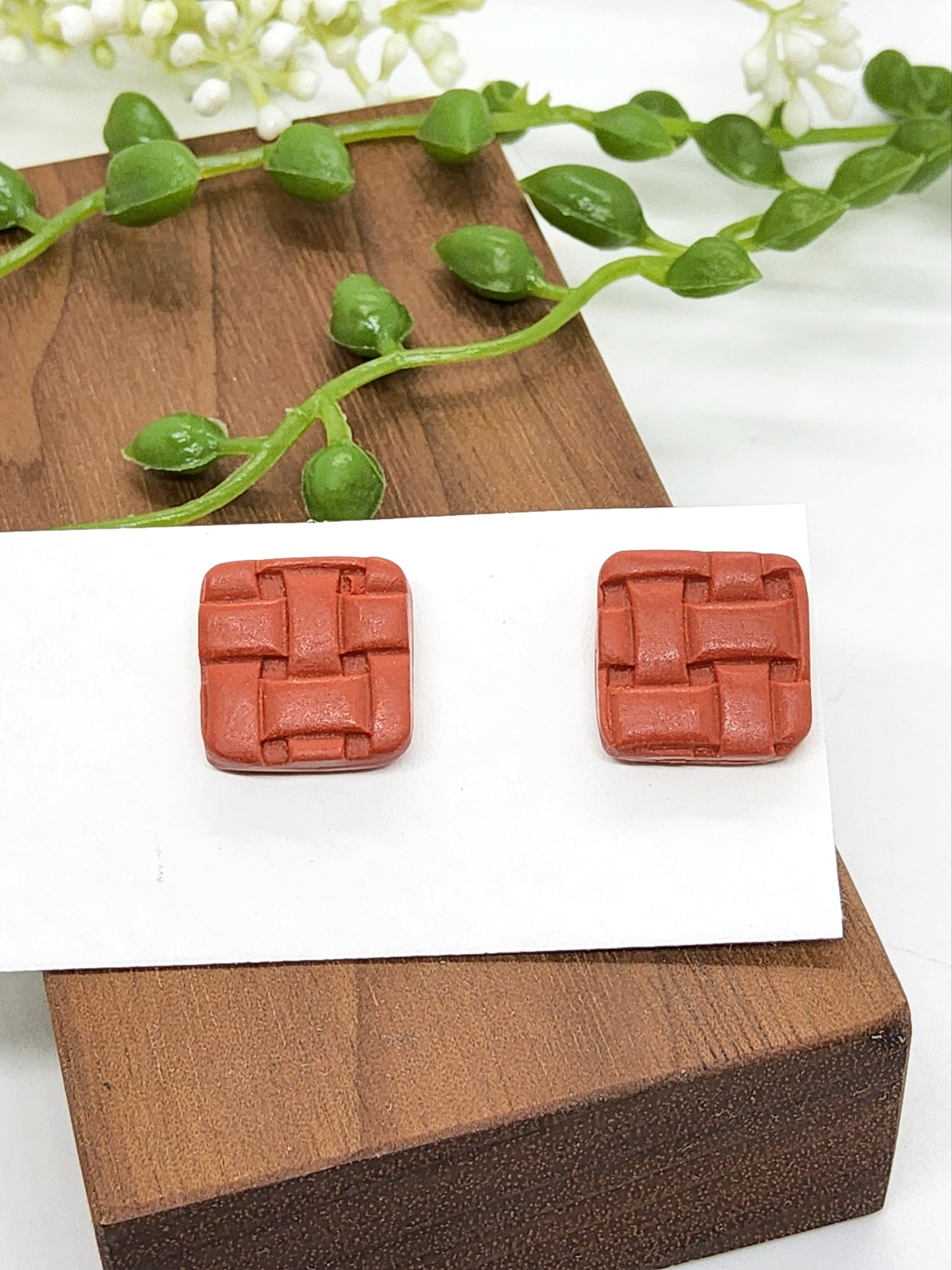 TAN BASKET WEAVE STUD EARRINGS