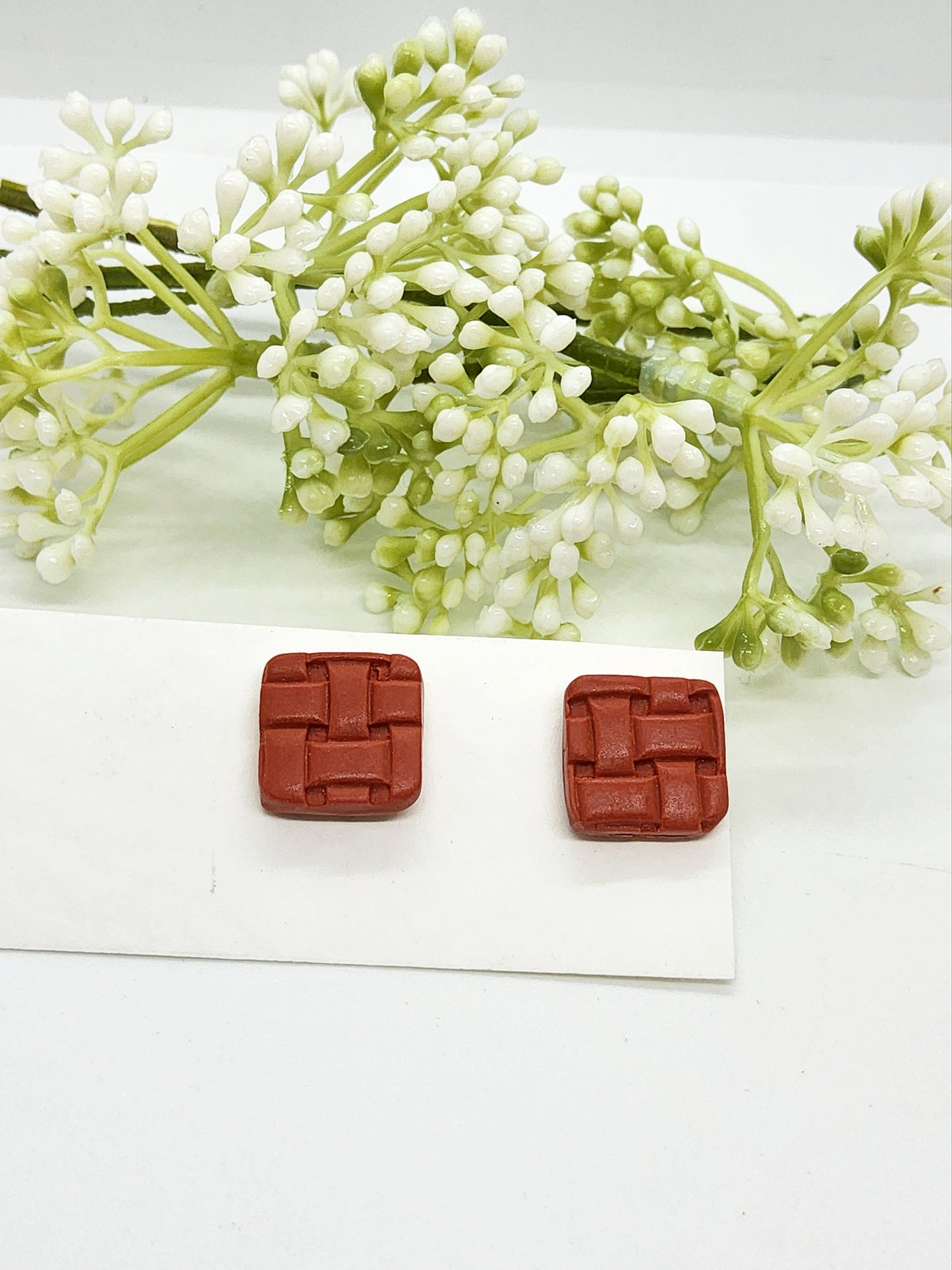 TAN BASKET WEAVE STUD EARRINGS