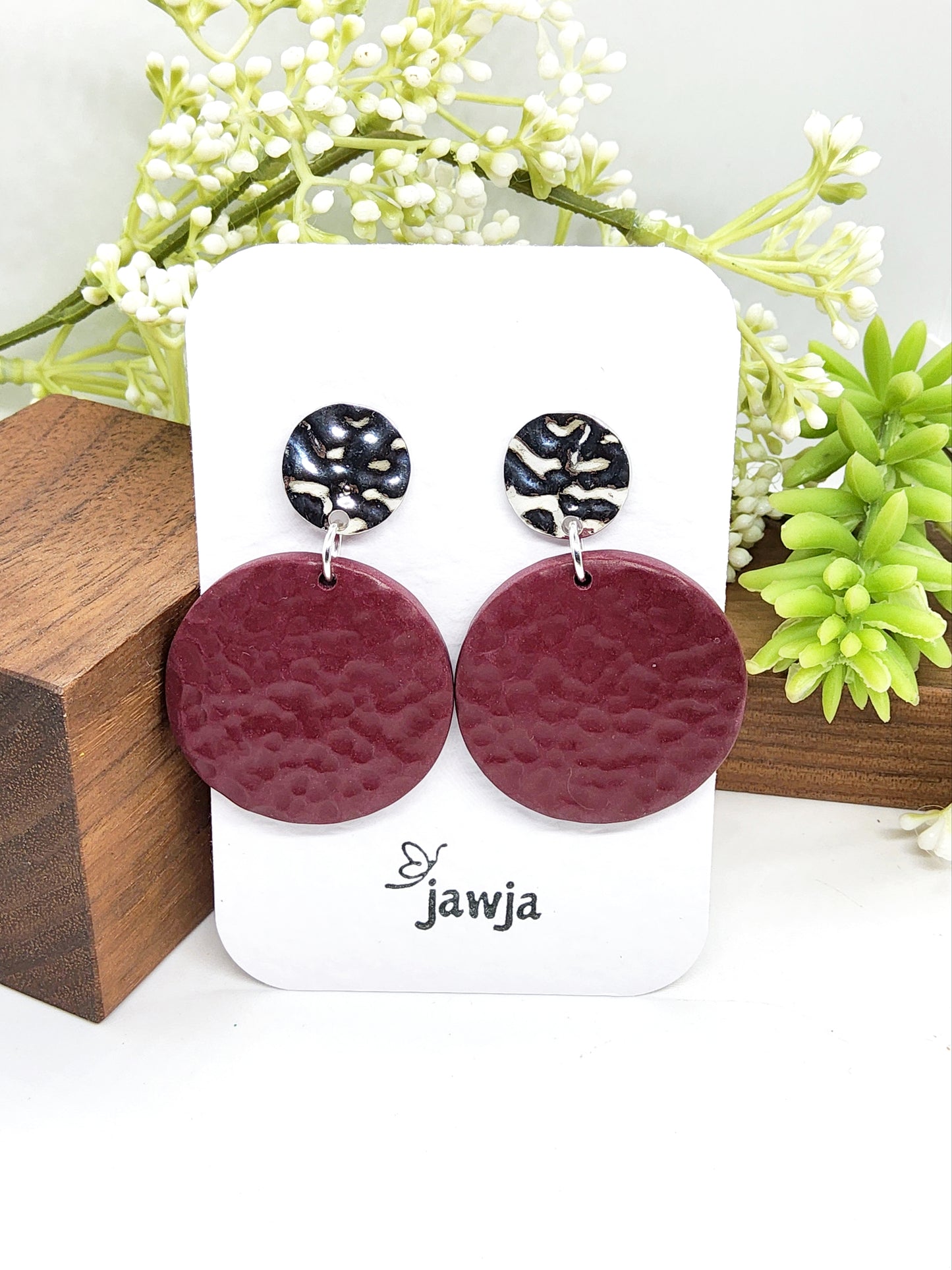 HAMMERED CIRCLE POLYMER CLAY EARRINGS IN BORDEAUX