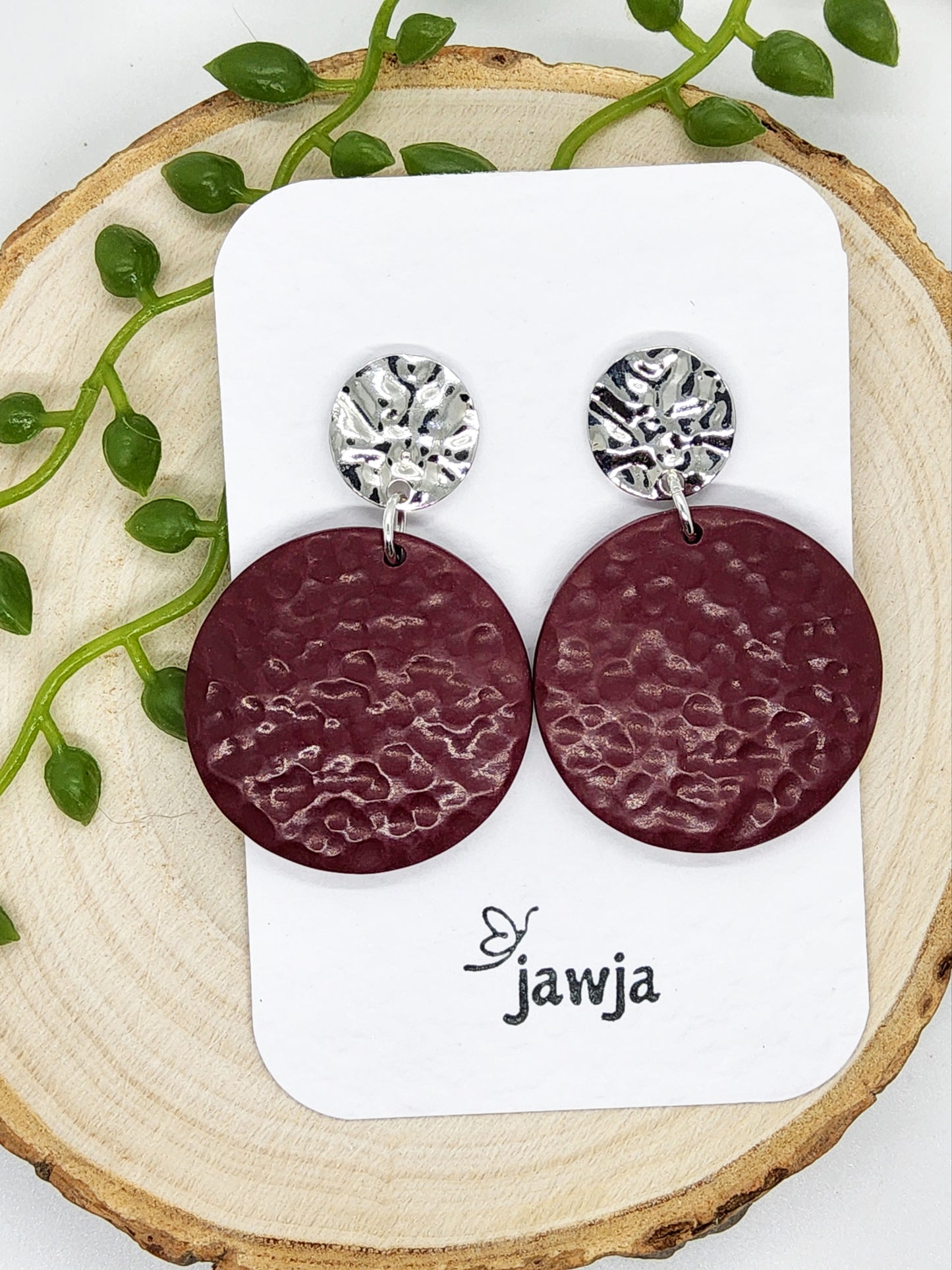 HAMMERED CIRCLE POLYMER CLAY EARRINGS IN BORDEAUX