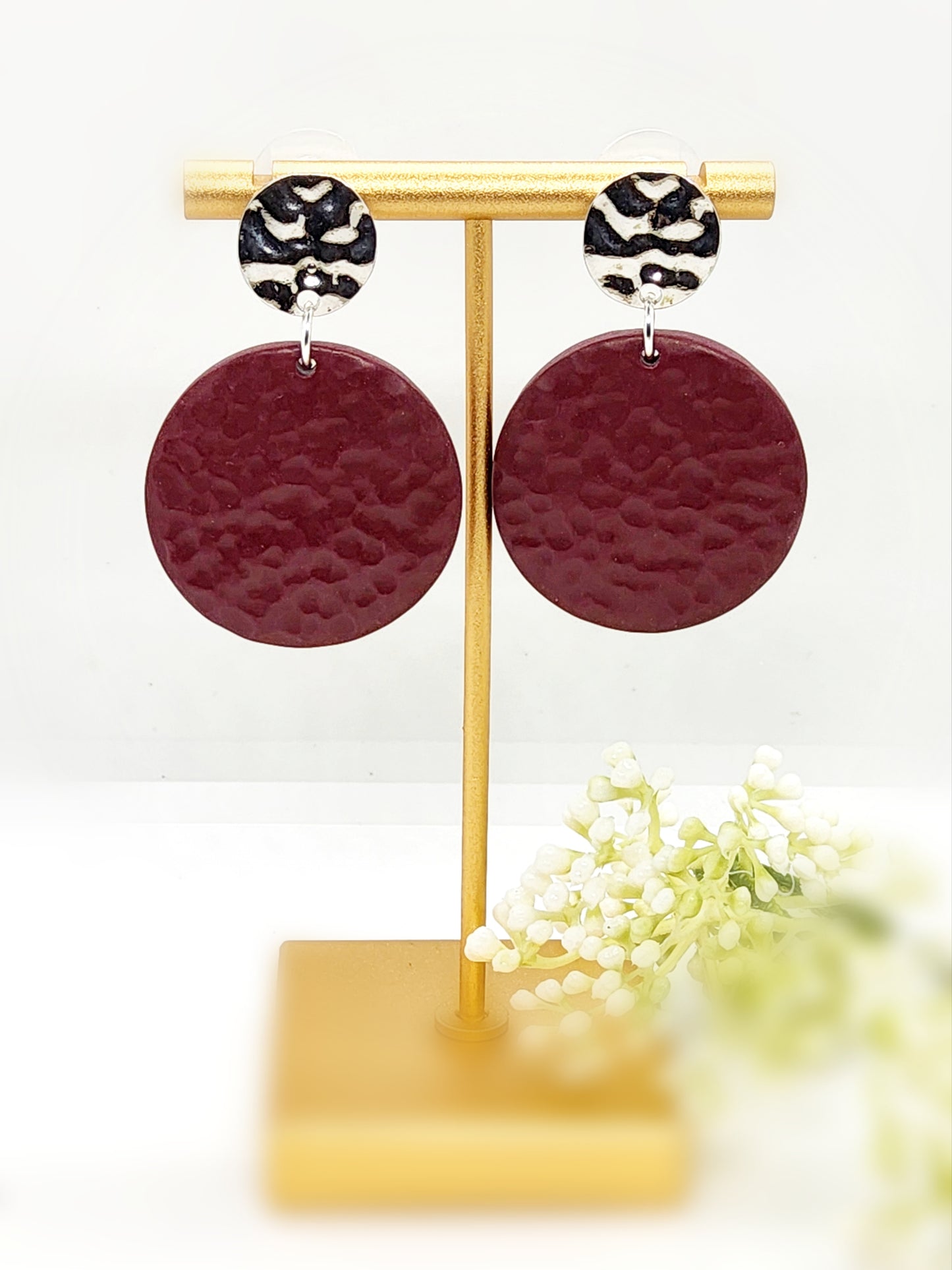 HAMMERED CIRCLE POLYMER CLAY EARRINGS IN BORDEAUX