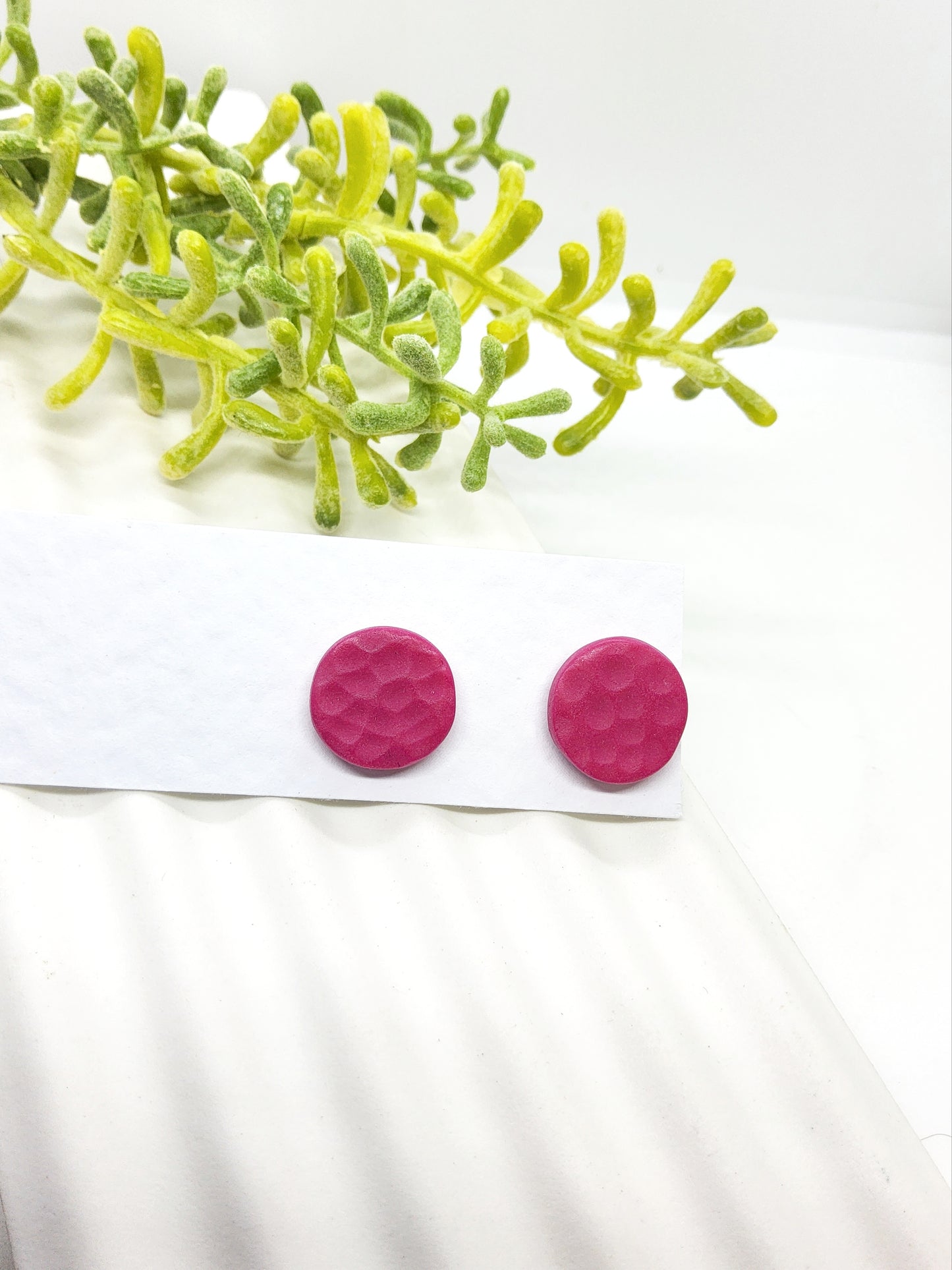 FUSCHIA HAMMERED EFFECT POLYMER CLAY STUD EARRINGS