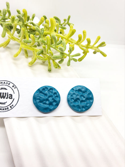 BRIGHT TEAL HAMMERED EFFECT POLYMER CLAY STUD EARRINGS