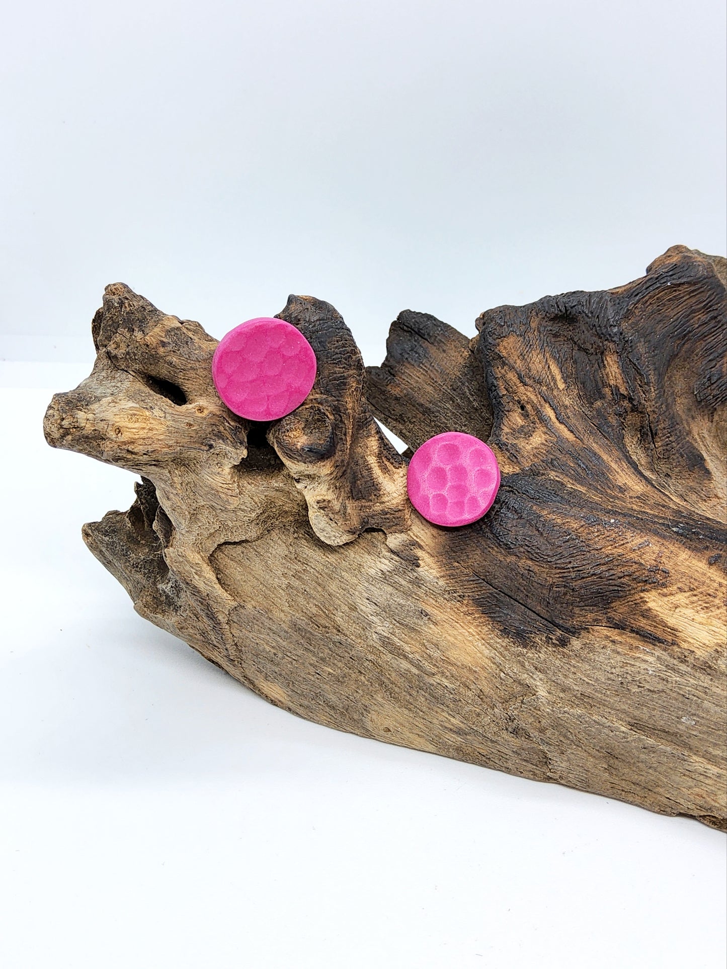 FUSCHIA HAMMERED EFFECT POLYMER CLAY STUD EARRINGS