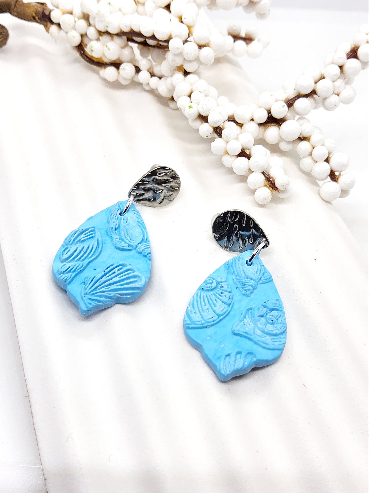 MOTTLED BLUE SEASHELL PATTERNED POLYMER CLAY EARRINGS