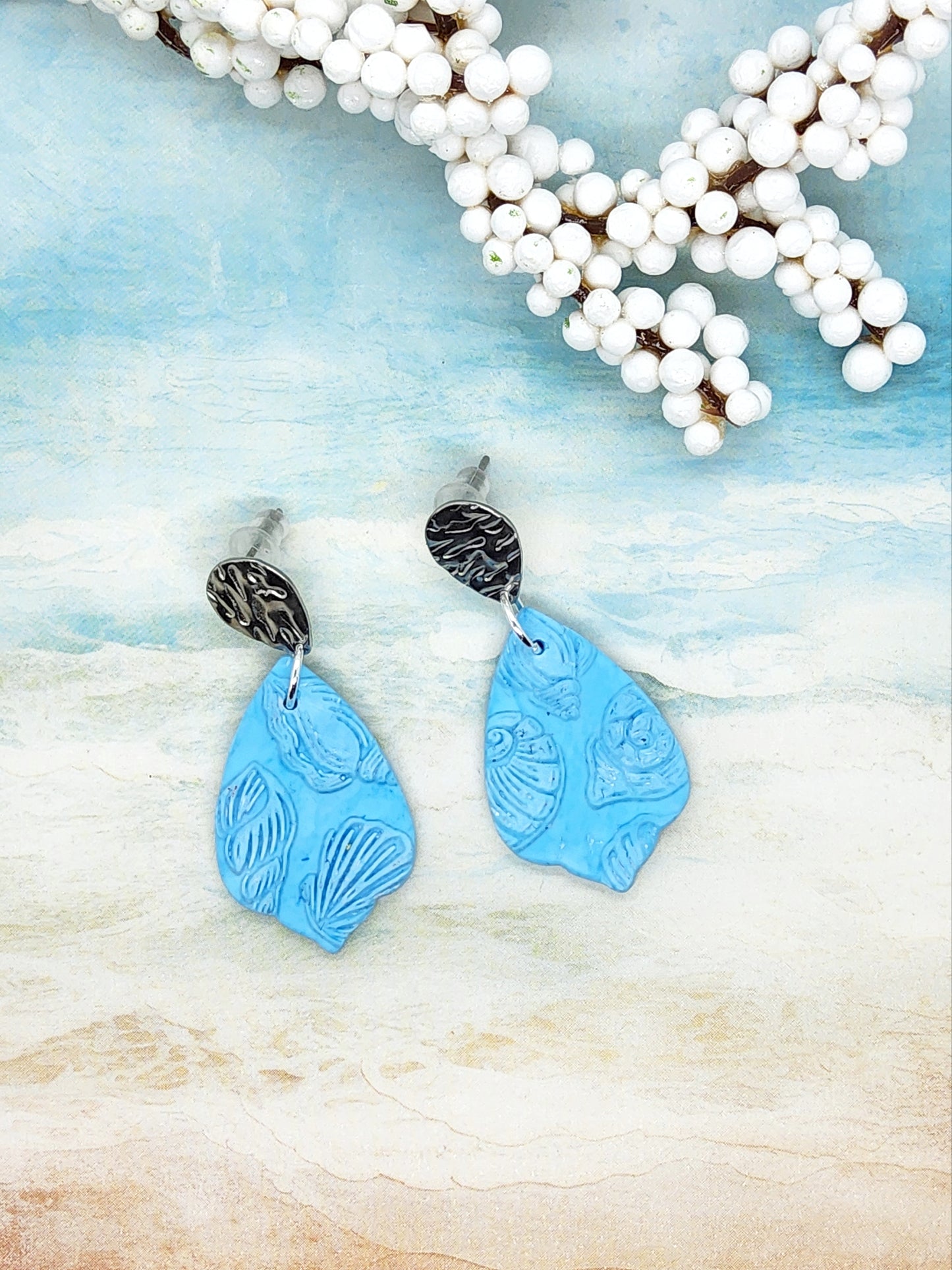 MOTTLED BLUE SEASHELL PATTERNED POLYMER CLAY EARRINGS