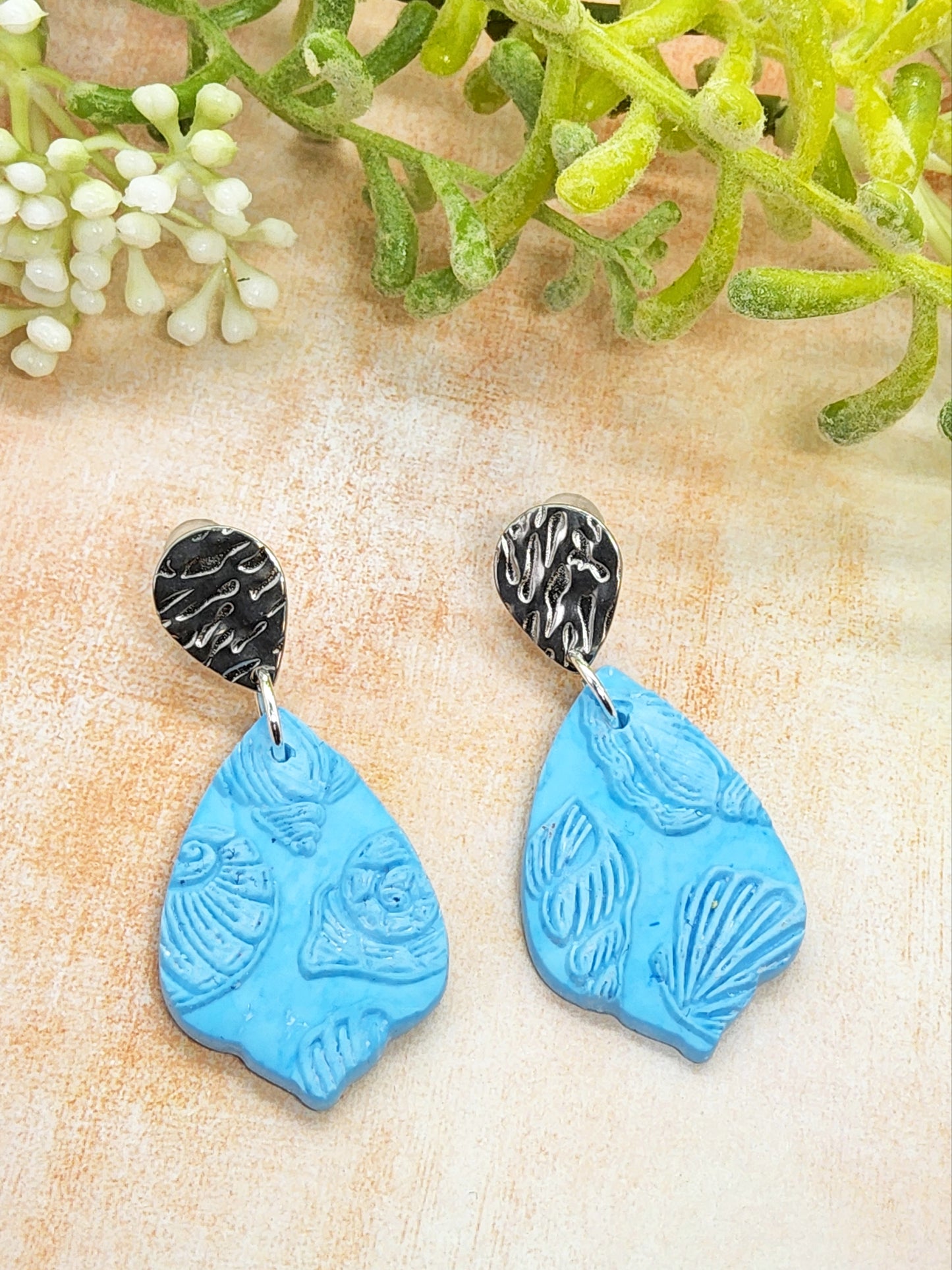 MOTTLED BLUE SEASHELL PATTERNED POLYMER CLAY EARRINGS