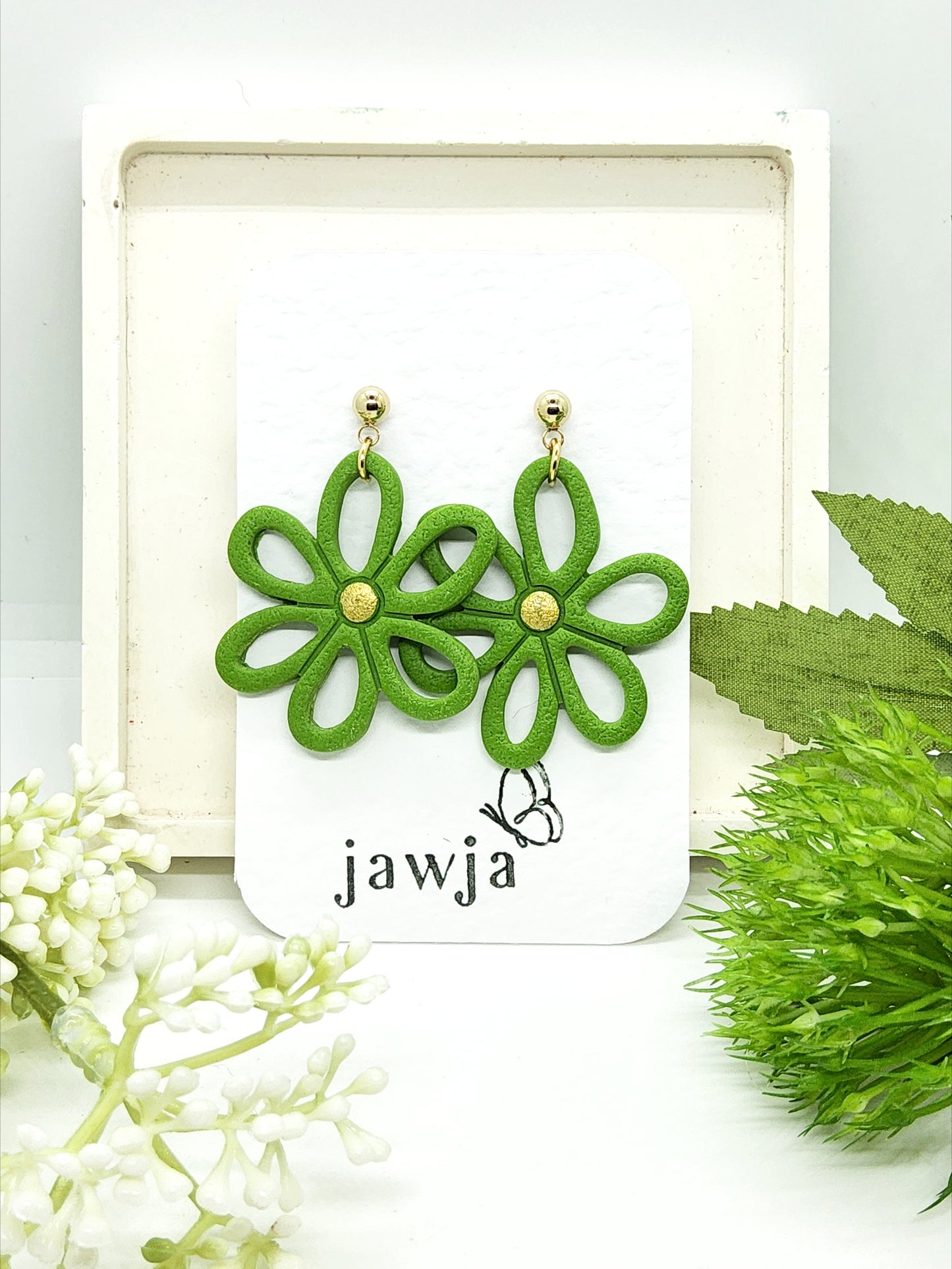 BRIGHT GREEN OPEN DAISY POLYMER CLAY EARRINGS