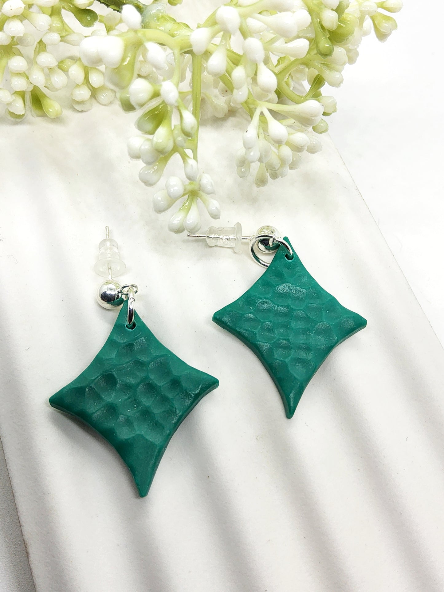 EMERALD GREEN HAMMERED EFFECT POLYMER CLAY EARRINGS