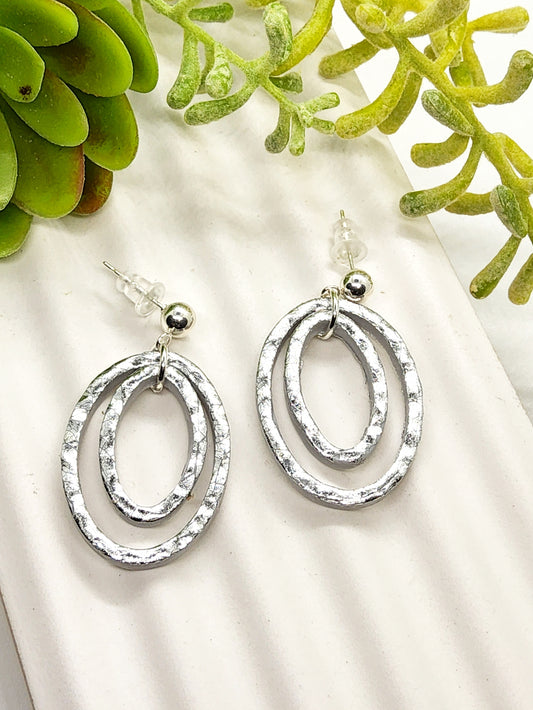 SILVER HAMMERED EFFECT OVAL RING POLYMER CLAY EARRINGS