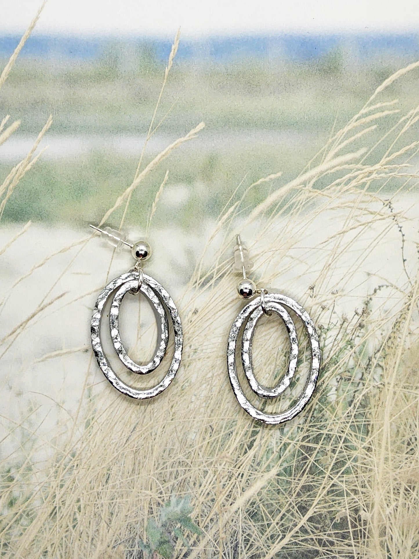 SILVER HAMMERED EFFECT OVAL RING POLYMER CLAY EARRINGS