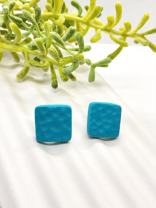 TURQUOISE HAMMERED POLYMER CLAY STUD EARRINGS