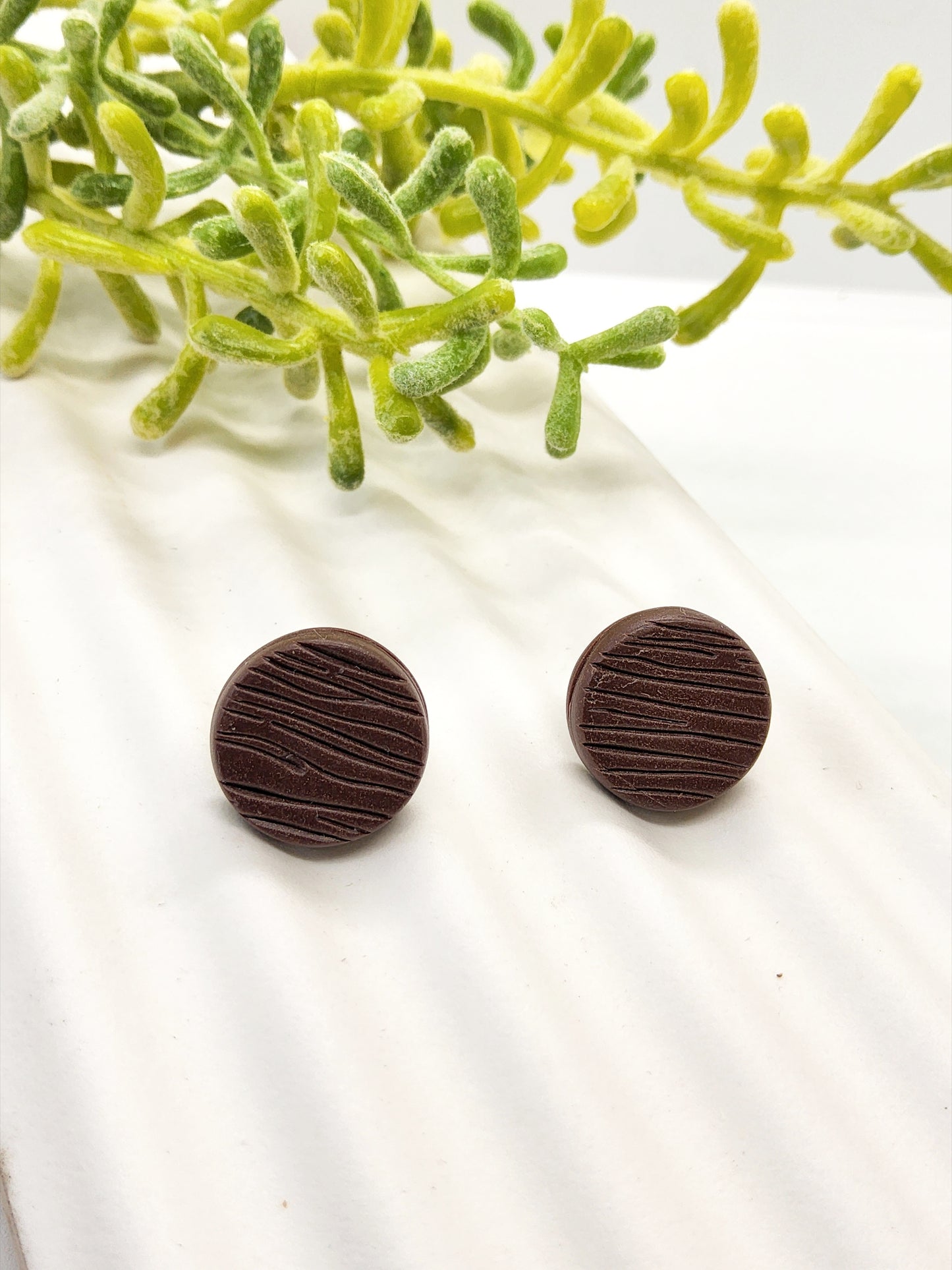 BROWN WOODGRAIN POLYMER CLAY STUD EARRINGS