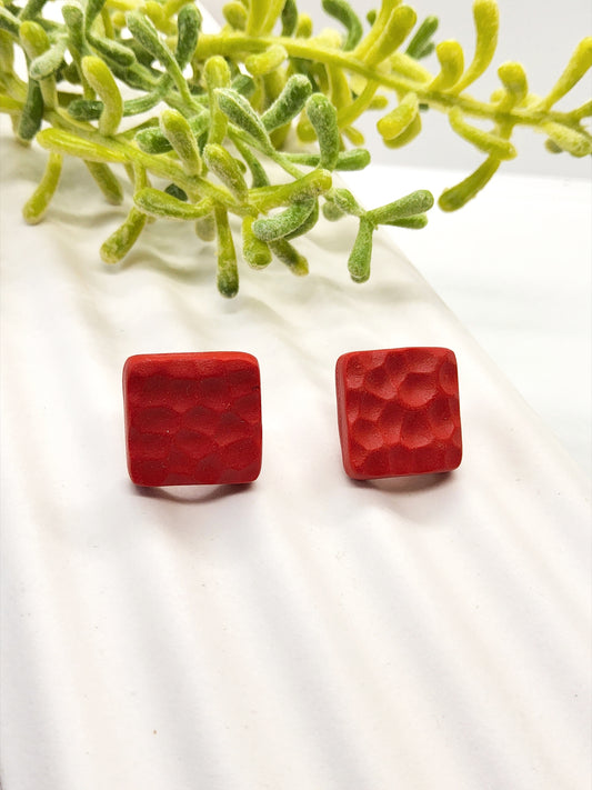 RED HAMMERED POLYMER CLAY STUD EARRINGS