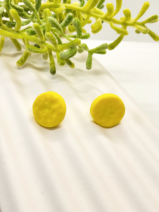 BRIGHT YELLOW HAMMERED POLYMER CLAY STUD EARRINGS