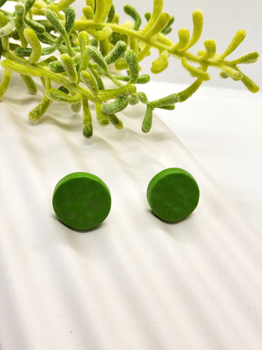 GREEN HAMMERED POLYMER CLAY STUD EARRINGS