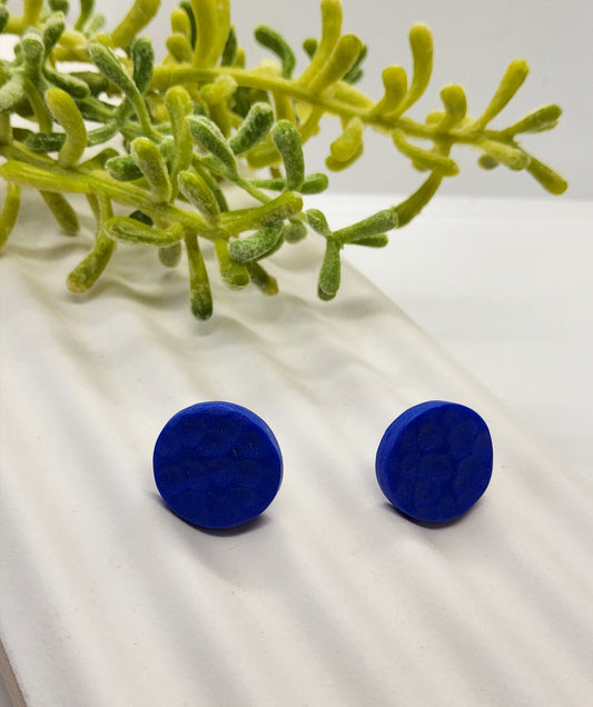 BRIGHT BLUE HAMMERED POLYMER CLAY STUD EARRINGS