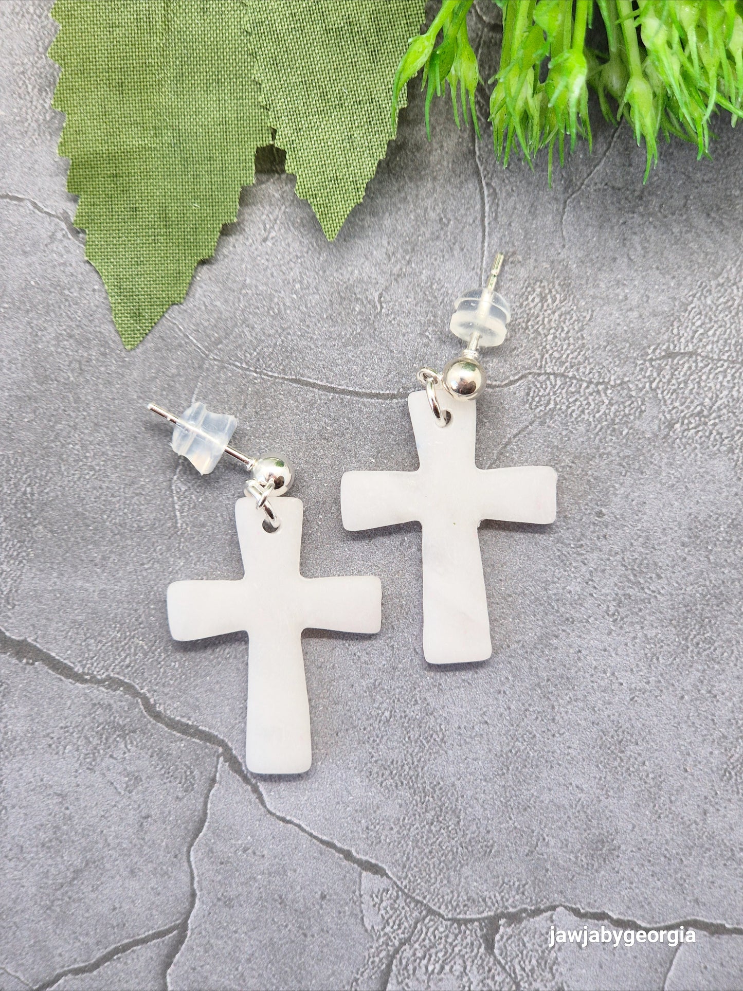 FROSTED WHITE CROSS POLYMER CLAY