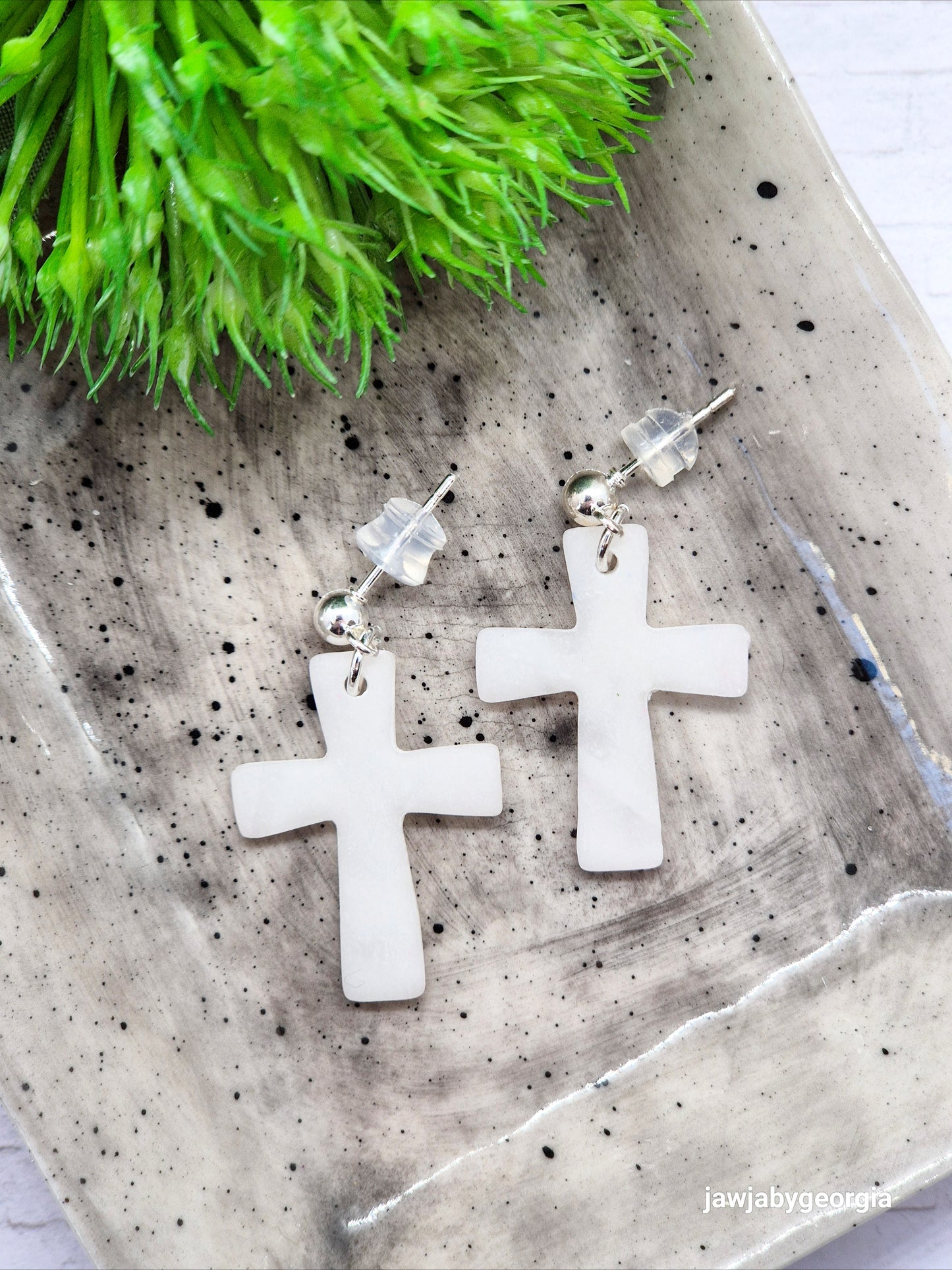 FROSTED WHITE CROSS POLYMER CLAY
