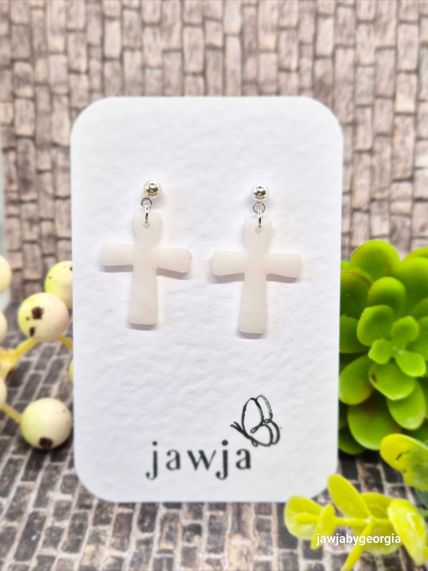 FROSTED WHITE CROSS POLYMER CLAY